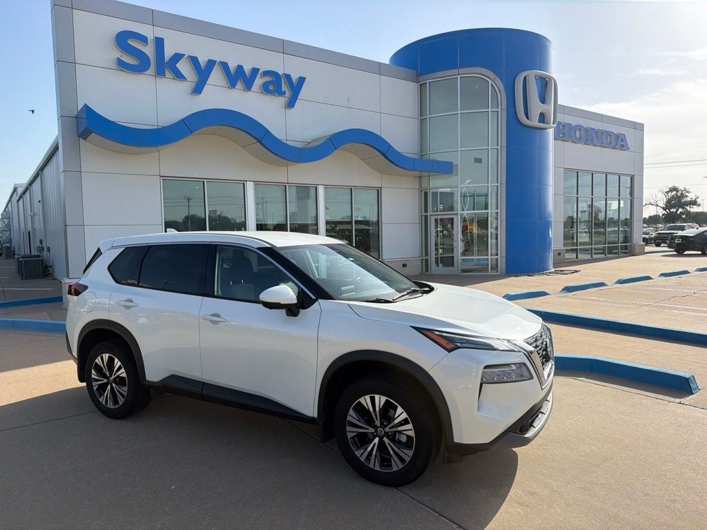 2021 Nissan Rogue SV in Pearl White Tricoat — front three-quarter view